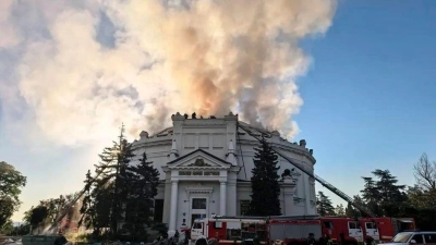 In Sewastopol traf ein ukrainischer Drohnenangriff ein Geschichtsmuseum.  (Foto: Uncredited/Sevastopol mayor Mikhail Razvozhaev telegram channel/AP/dpa)