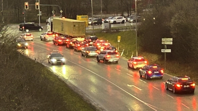 Wieder einmal Stau beim Abzweig in die Schalkhäußer Straße: Nun soll die Abbiegespur verlängert und das Problem entzerrt werden. (Foto: Florian Pöhlmann)