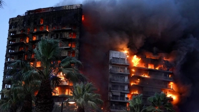 Ein Feuer zerstörte am 22. Februar ein Hochhaus im spanischen Valencia. Jetzt gab es an der Ostküste erneut einen Brand. (Foto: Eduardo Manzana/EUROPA PRESS/dpa)