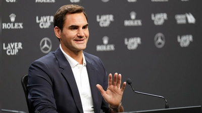 Roger Federer beschreibt das Spiel von Tennisprofi Alexander Zverev als zu passiv. (Foto: James Manning/PA Wire/dpa)