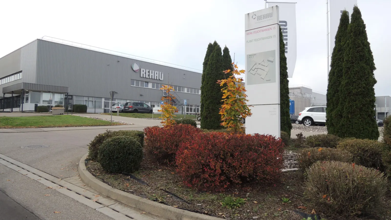 Das Rehau Automotive-Werk in Feuchtwangen gehört nun zu der neu gegründeten RESRG Automotive. Arbeitsplätze sollen durch die Übernahme nicht gefährdet sein. (Archivfoto: Peter Zumach)