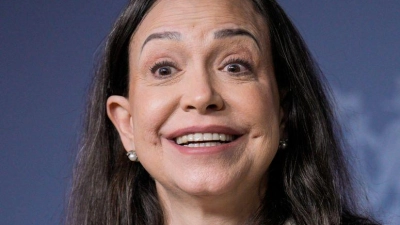 Die Friedensnobelpreisträgerin María Corina Machado ist mit Verspätung in Oslo eingetroffen. (Foto: Stian Lysberg Solum/NTB/dpa)