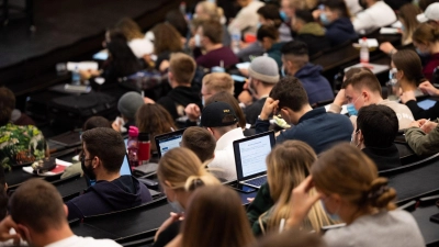 Die Antragsstellung für die Energiepauschale ist für rund 3,5 Millionen Studierende und Fachschüler möglich. (Foto: Julian Stratenschulte/dpa)