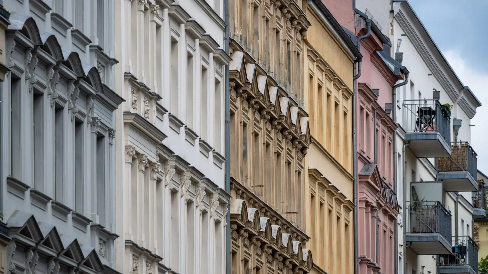 Mieterhöhung über den Mietspiegel hinaus? Eine Münchener Vermieterin ist mit ihrem Begehren vor Gericht gescheitert. (Foto: Monika Skolimowska/dpa)