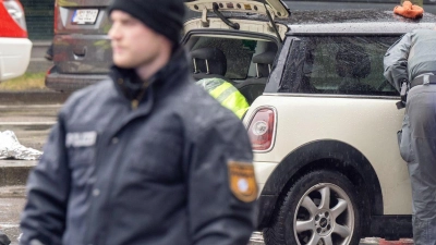 Laut Polizei wurden viele Menschen verletzt. (Foto: Peter Kneffel/dpa)