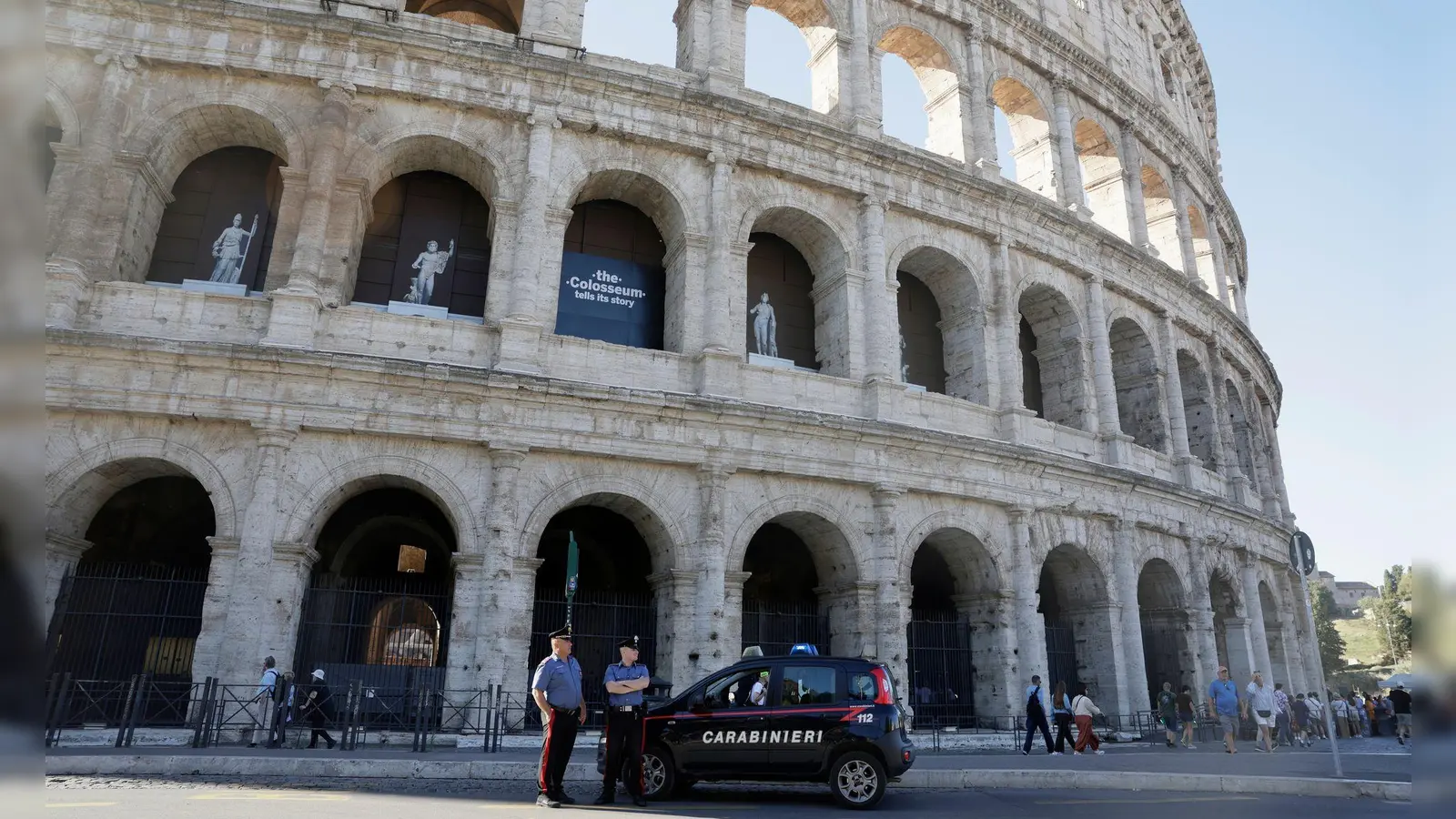 Bei einem Sturz in der Nacht kam ein Arbeiter im Kolosseum ums Leben. (Foto: Cecilia Fabiano/LaPresse/AP/dpa)