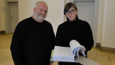 Klagt auf Schadenersatz vor dem OLG Nürnberg: Unternehmer Jürgen Wolf mit seiner Anwältin Dr. Sylvia Meyerhuber. (Foto: Winfried Vennemann)