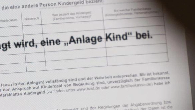 Neue Eltern sollen sich künftig mehr auf ihr Baby statt auf Papierkram konzentrieren können. (Symbolbild) (Foto: Hannes P Albert/dpa)
