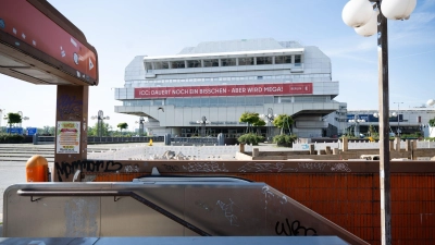 Das ehemalige Kongresszentrum ICC ist schon durch seine Größe ein Hingucker.  (Foto: Sebastian Gollnow/dpa)