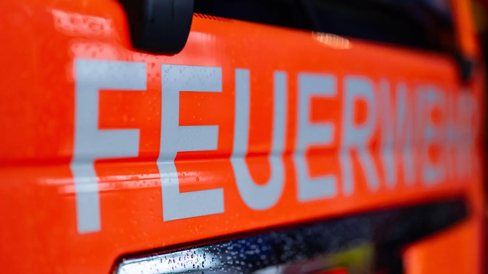 Die Brandursache ist derzeit unklar. (Symbolbild) (Foto: Marijan Murat/dpa)