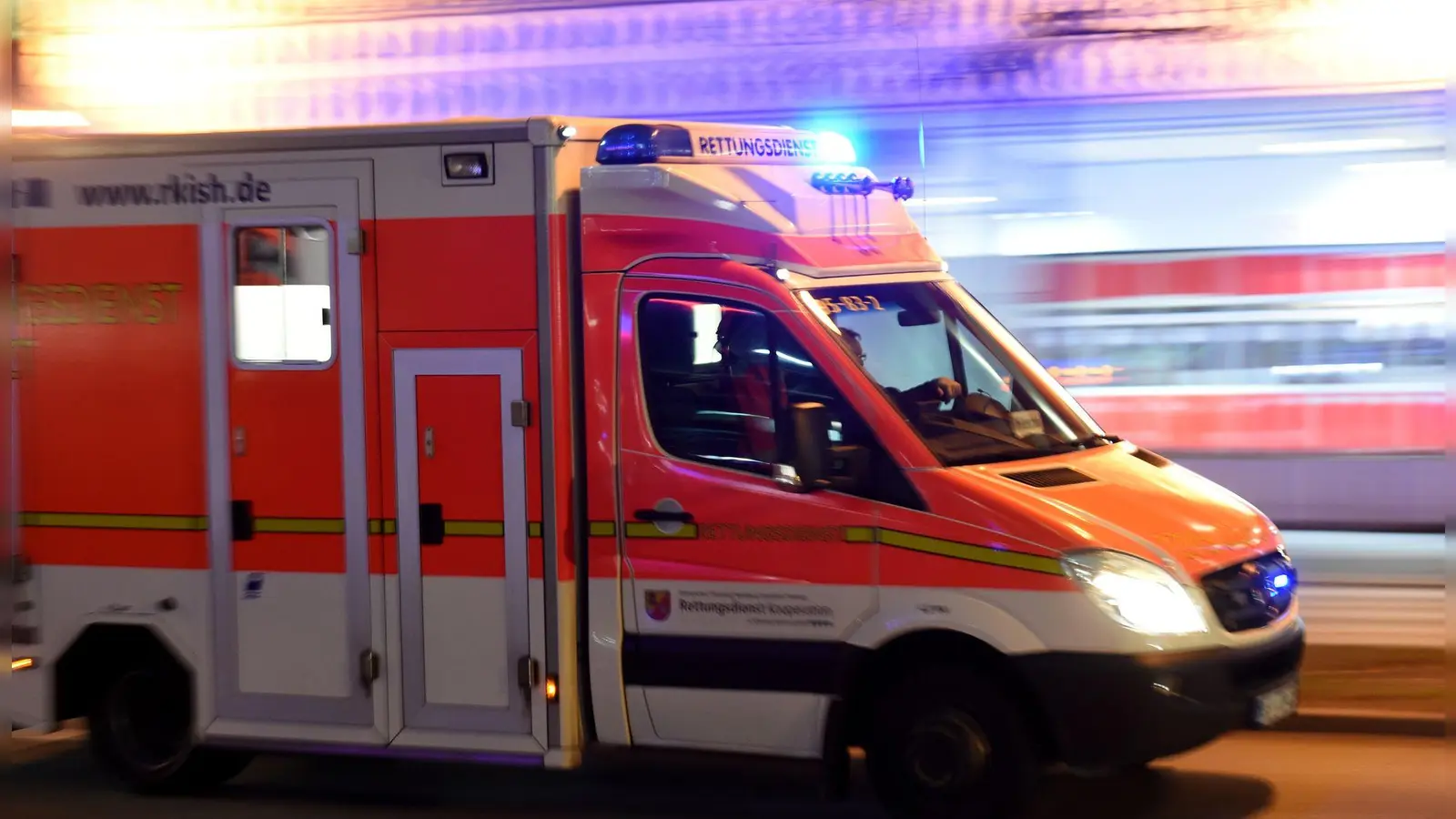 Die vier Verletzten wurden in die umliegenden Krankenhäuser gebracht. (Symbolbild) (Foto: Carsten Rehder/dpa)