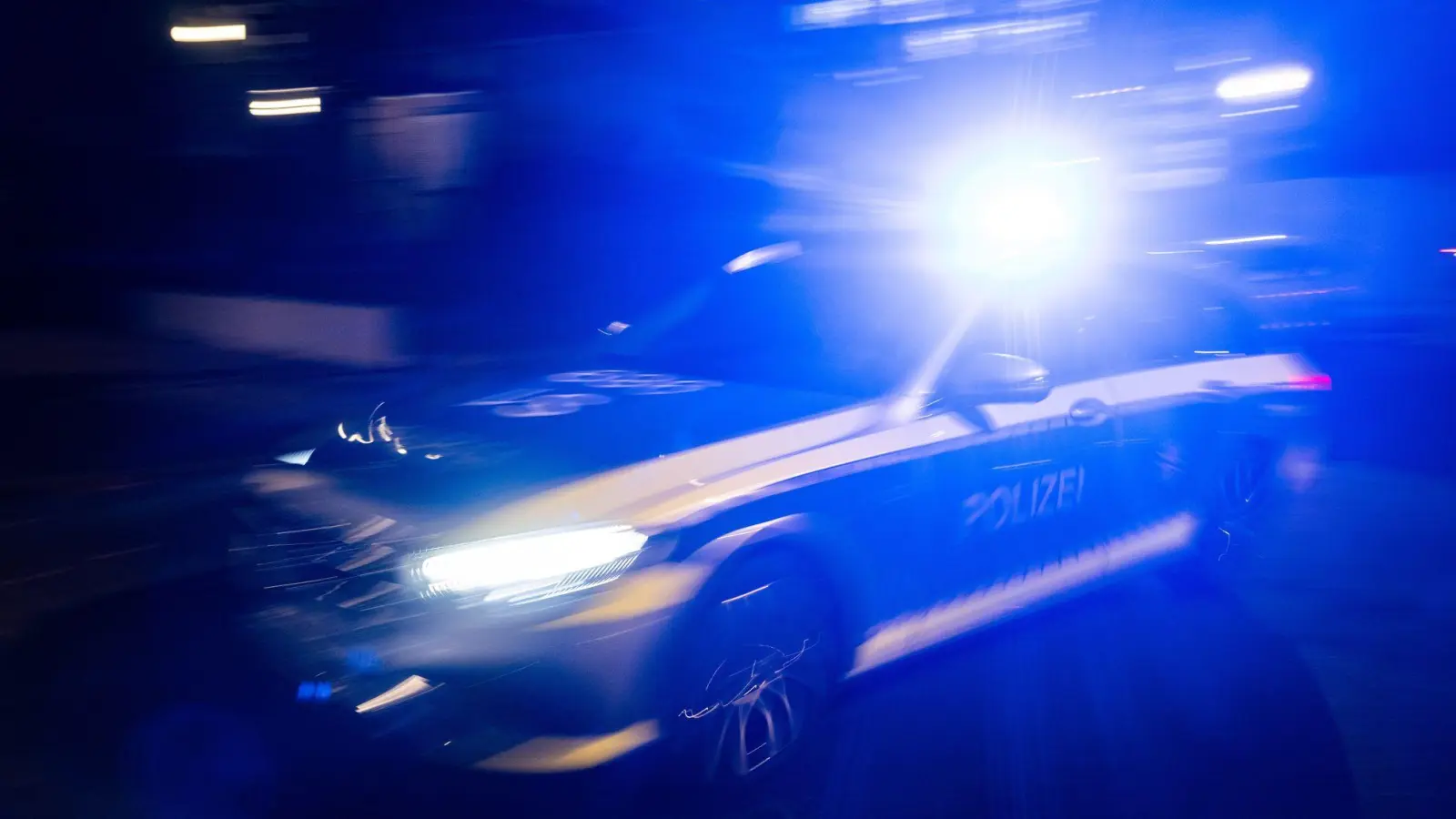Der 43-jährige Motorradfahrer starb nach dem Unfall im Krankenhaus. (Symbolbild)  (Foto: Marijan Murat/dpa)