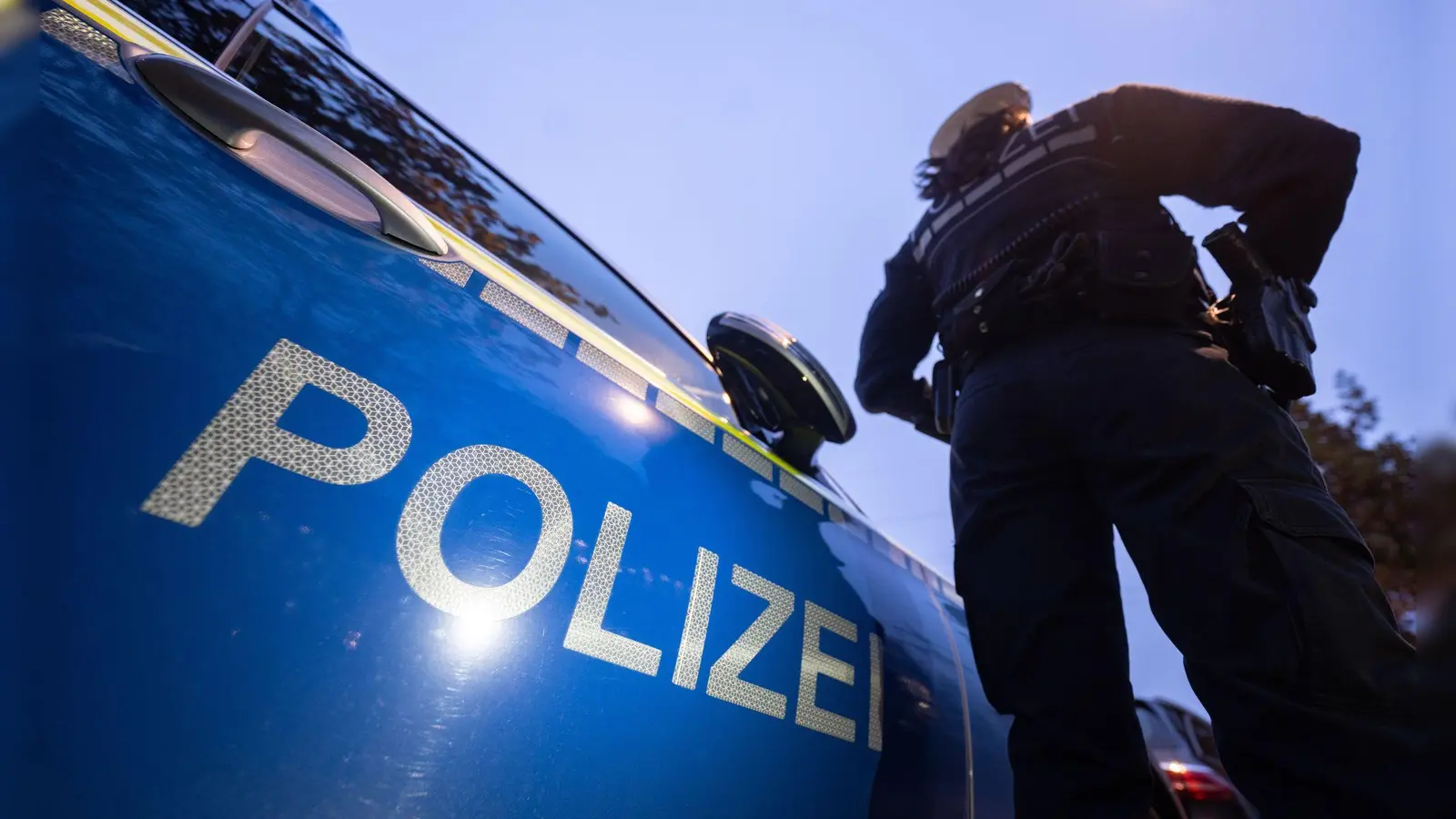 Bei einem Streit in einer Wohnung im Münchner Stadtteil Ramersdorf-Perlach soll ein 22-Jähriger einen Gleichaltrigen mit einer Machete verletzt haben. (Symbolbild) (Foto: Marijan Murat/dpa)