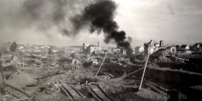 Vom Bahnhofsgelände war nach den Luftangriffen im Februar 1945 kaum mehr etwas übrig. In den umliegenden Häusern, die Treffer abbekommen hatten, starben vor allem Frauen und Kinder. (Foto: FLZ-Archiv)