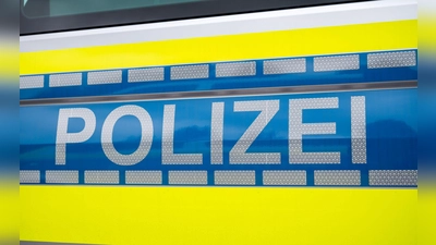 Großeinsatz der Kriminalpolizei: Verdacht auf Besitz verbotener Dateien. (Symbolbild) (Foto: Daniel Vogl/dpa)