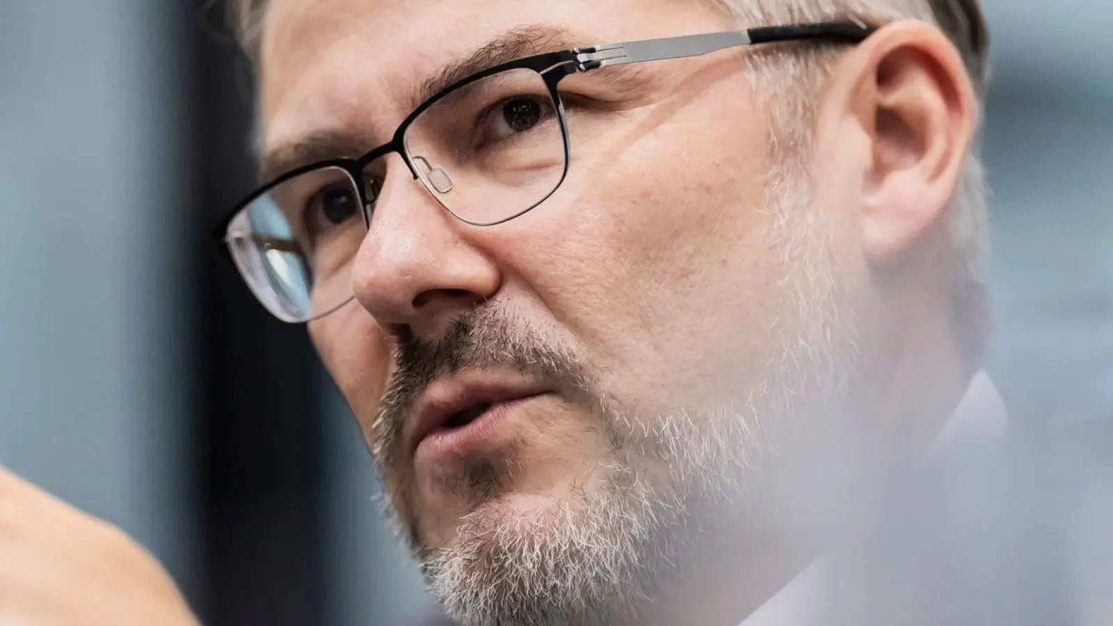 Vattenfall-Deutschlandchef Robert Zurawski macht sich Gedanken über die Sicherheit der Energie-Infrastruktur in Deutschland. (Archivbild) (Foto: Christoph Soeder/dpa)