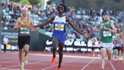 Diesmal geschlagen: Florian Bremm (links) mit Sieger Mohamed Abdilaahi und Maximilian Thorwirth. (Foto: Theo Kiefner)