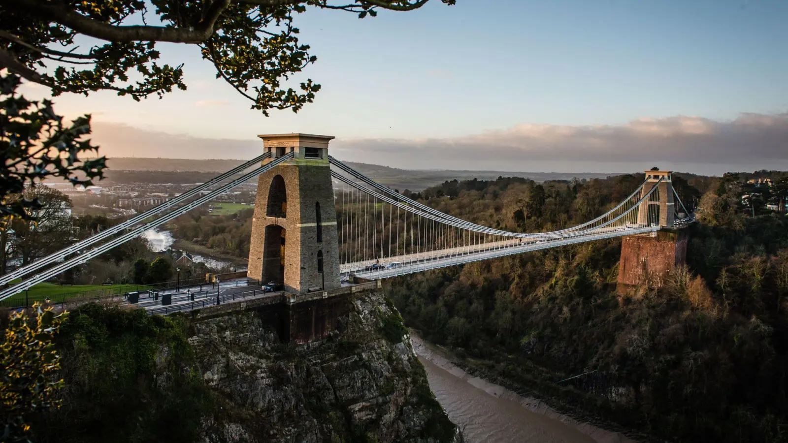 Die Clifton Suspension Bridge gilt als Wahrzeichen der Stadt Bristol. (Foto: picture alliance / Ben Birchall/PA Wire/dpa)