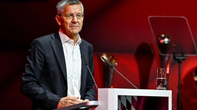 Laden zur Jahreshauptversammlung: der FC Bayern und Präsident Herbert Hainer. (Archivbild) (Foto: Harry Langer/dpa)