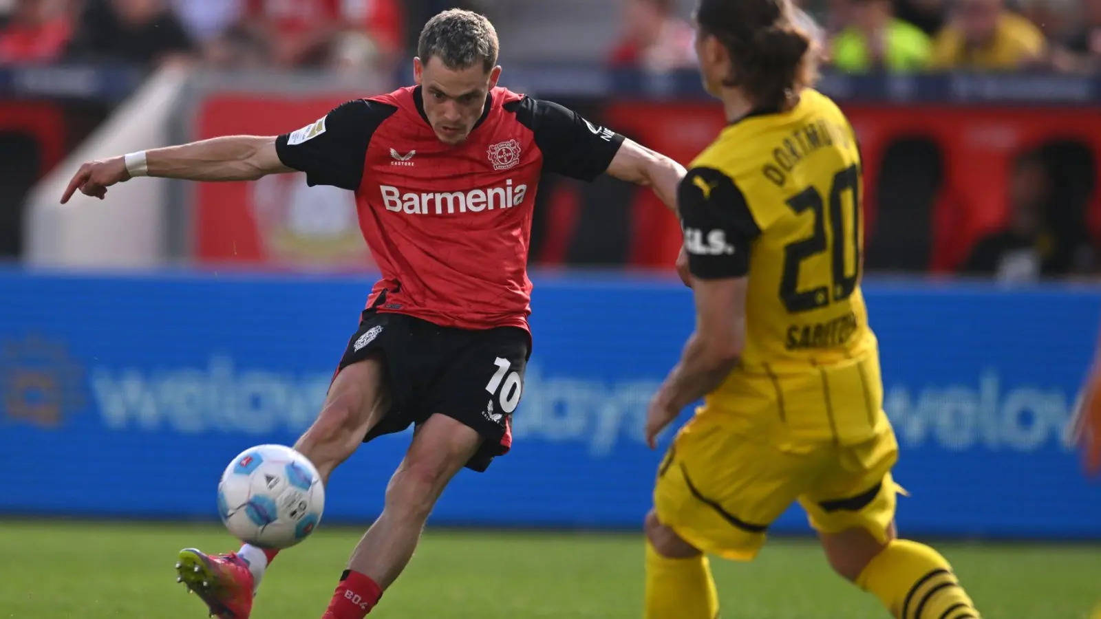 Florian Wirtz soll zum FC Bayern wechseln wollen. Funkt jetzt Pep Guardiola dazwischen? (Foto: Marius Becker/dpa)