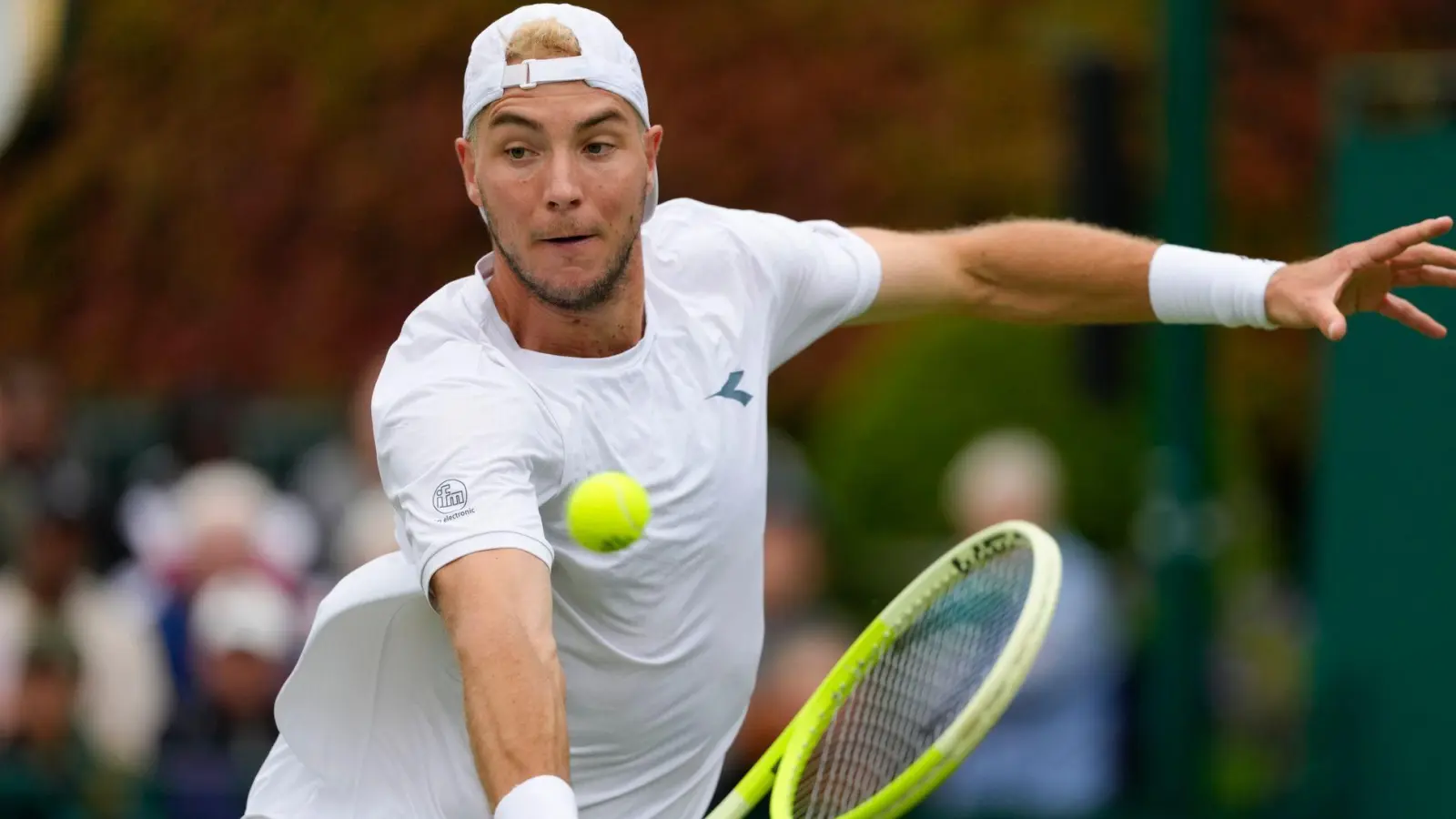 Für Jan-Lennard Struff ist in der dritten Runde in Wimbledon das Turnier vorbei. (Foto: Kirsty Wigglesworth/AP/dpa)