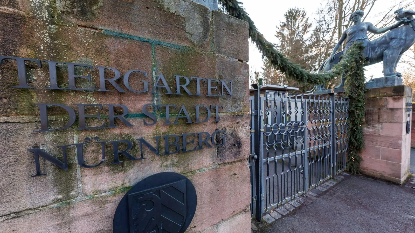 Störche und Pelikane waren in der Außenstelle positiv auf Vogelgrippe getestet worden. Der Tiergarten war als Kontaktbetrieb vorübergehend geschlossen. (Archivfoto) (Foto: Daniel Karmann/dpa)