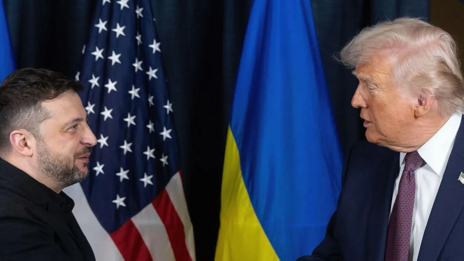 Der ukrainische Präsident Wolodymyr Selenskyj (l.) hat für kommende Woche ein Treffen mit seinem US-Kollegen Donald Trump (r.) angekündigt. (Archivbild) (Foto: Ukraine Presidency/Ukrainian Pre/Planet Pix via ZUMA Press Wire/dpa)