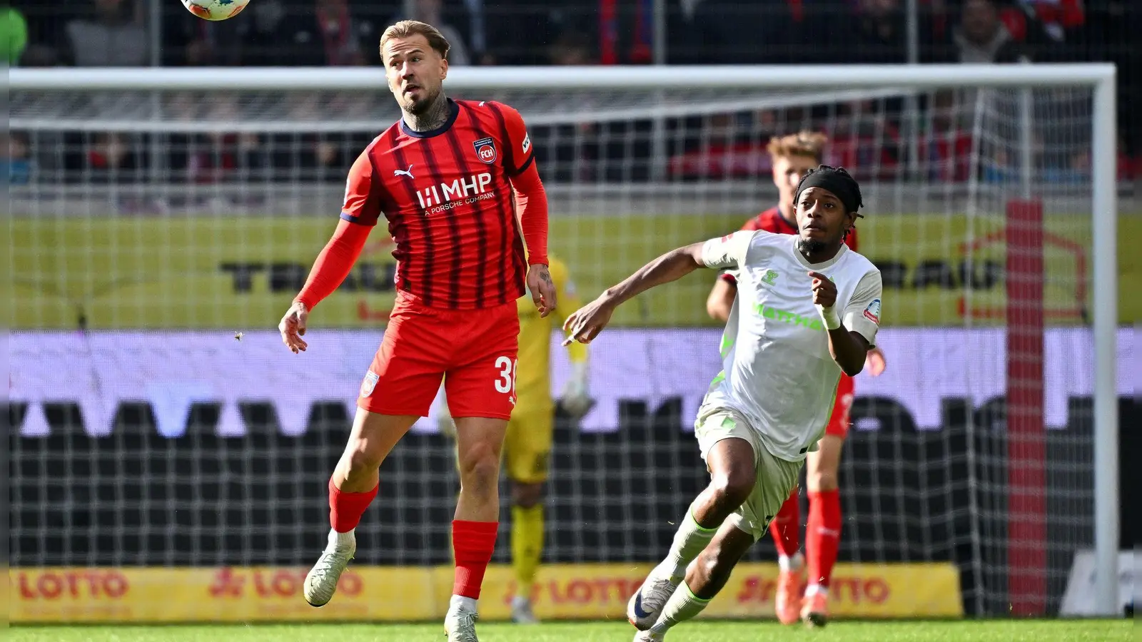 Niklas Dorsch und Heidenheim holen einen Punkt gegen Bremen. (Foto: Jan-Philipp Strobel/dpa)