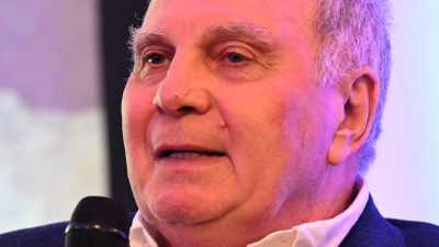 Hoeneß spricht Klartext (Foto: Felix Hörhager/dpa)