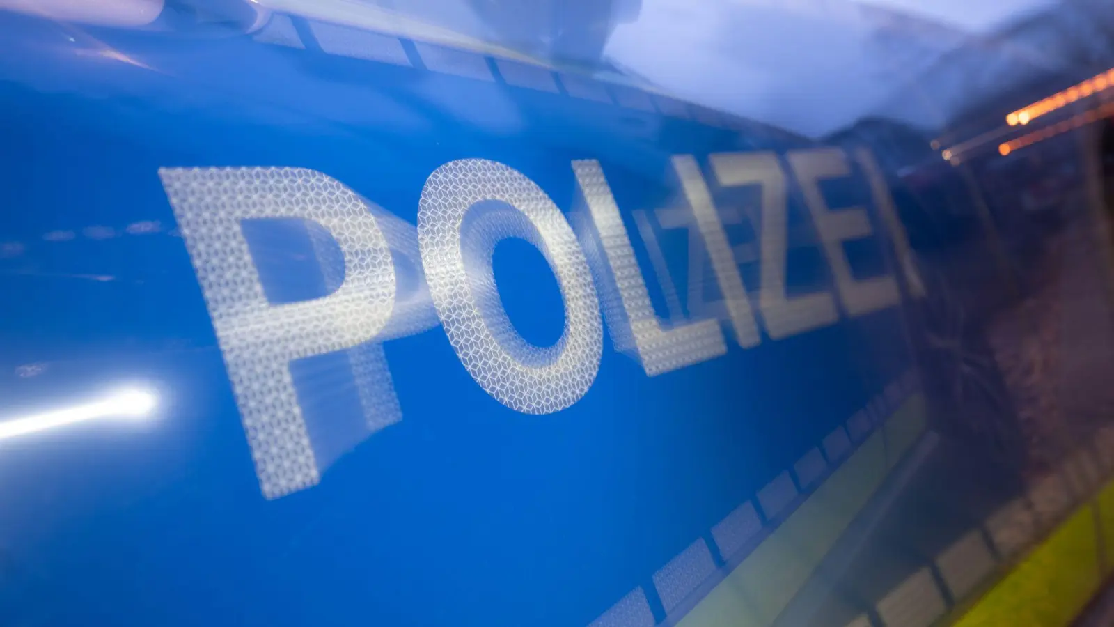Bei einem Amateurfußballspiel in Oberfranken kam es zu gewalttätigen Tumulten. Die Polizei musste eingreifen. (Symbolbild) (Foto: Marijan Murat/dpa)