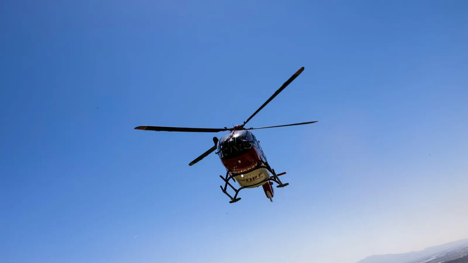 Mit einem Rettungshubschrauber wurde der Mann in ein Krankenhaus gebracht. (Symbolbild) (Foto: Philipp von Ditfurth/dpa)