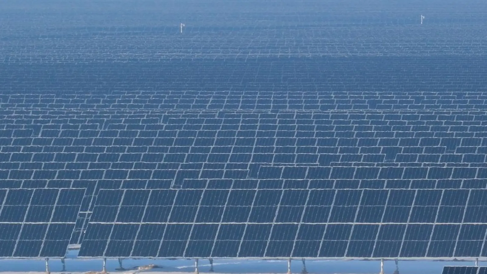 Ein Photovoltaik-Energieprojekt in der Autonomen Präfektur Changhi der Hui. (Foto: Zhang Cheng/Xinhua/dpa)