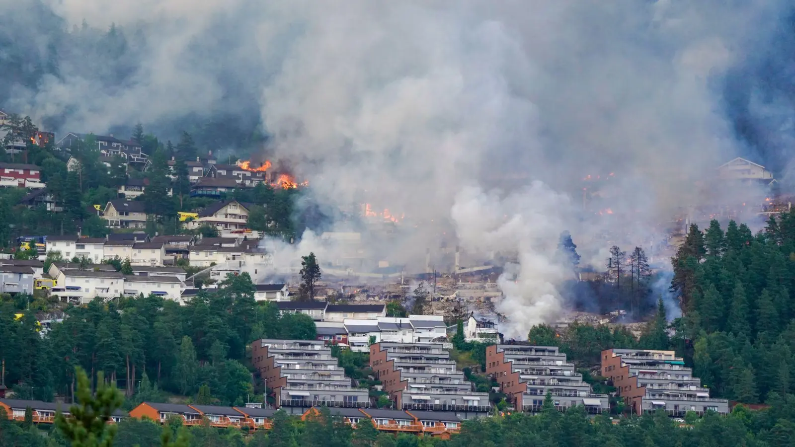 Mehr als 100 Wohneinheiten wurden zerstört.  (Foto: Thomas Fure/NTB/dpa)
