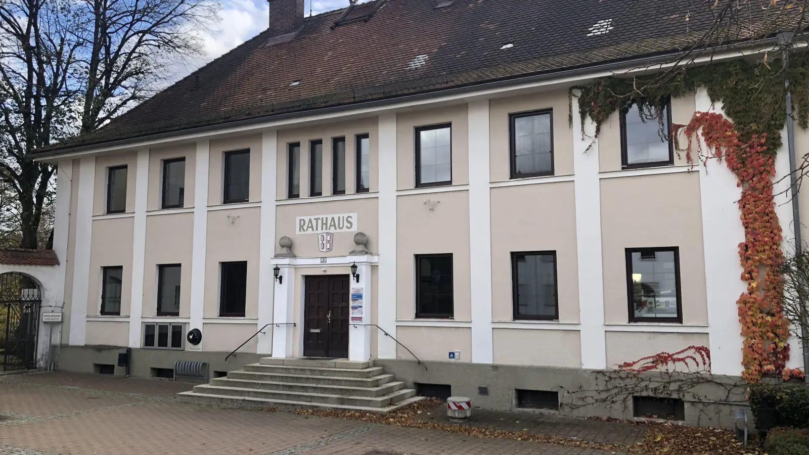 Der Posten des Rathauschefs bleibt mit Sven Waidmann unverändert. Aus vier Listenvorschlägen können die Bürgerinnen und Bürger den neuen Gemeinderat wählen.  (Archivbild: Johannes Flierl)