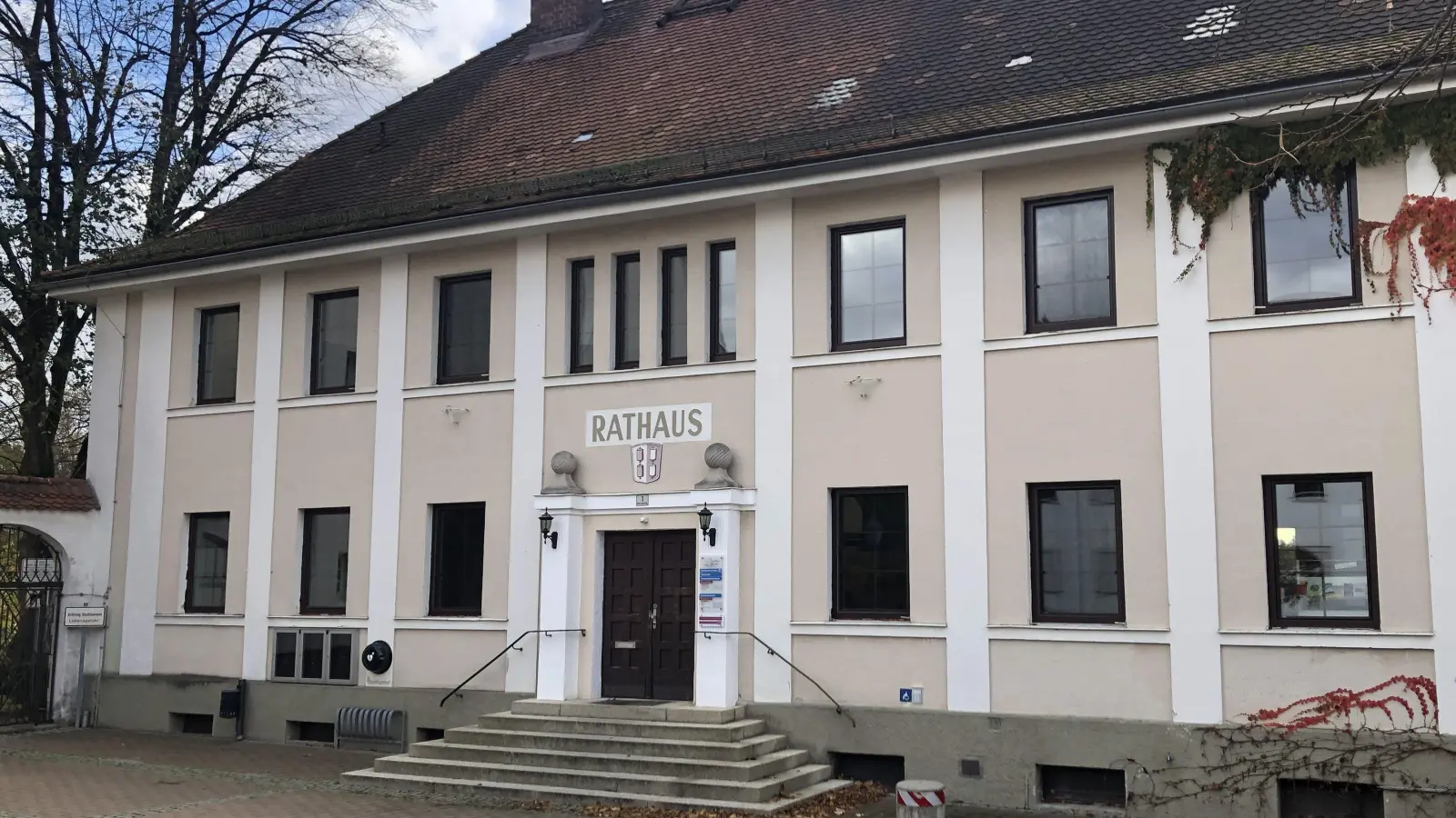 Der Posten des Rathauschefs bleibt mit Sven Waidmann unverändert. Aus vier Listenvorschlägen können die Bürgerinnen und Bürger den neuen Gemeinderat wählen.  (Archivbild: Johannes Flierl)