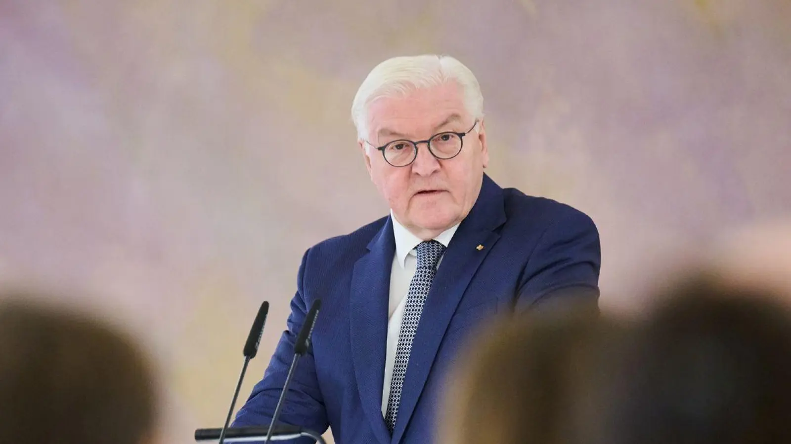 Bundespräsident Frank-Walter Steinmeier hat den Zehntausenden Helferinnen und Helfern in den Hochwassergebieten gedankt und seine Hochachtung ausgesprochen (Archivbild). (Foto: Annette Riedl/dpa)