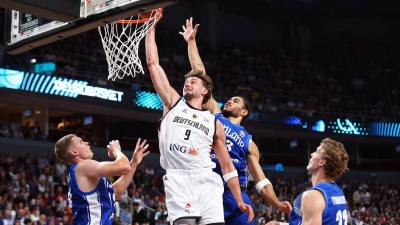 Starker Auftritt: Wagner beim Dunk. (Foto: Matthias Stickel/dpa)