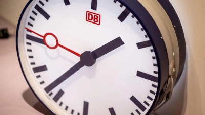 Immer wieder verliert die Bahn den Wettlauf mit der Zeit. (Archivbild) (Foto: Fabian Sommer/dpa)