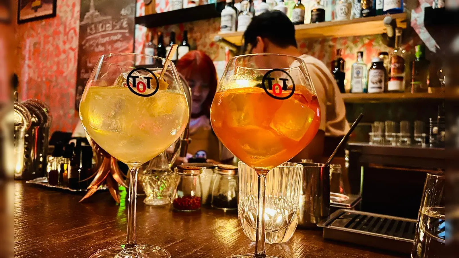 Alkohol und Party am Wochenende können das Risiko einer „sozialen Schlafapnoe“ erhöhen. (Symbolbild) (Foto: Carola Frentzen/dpa)