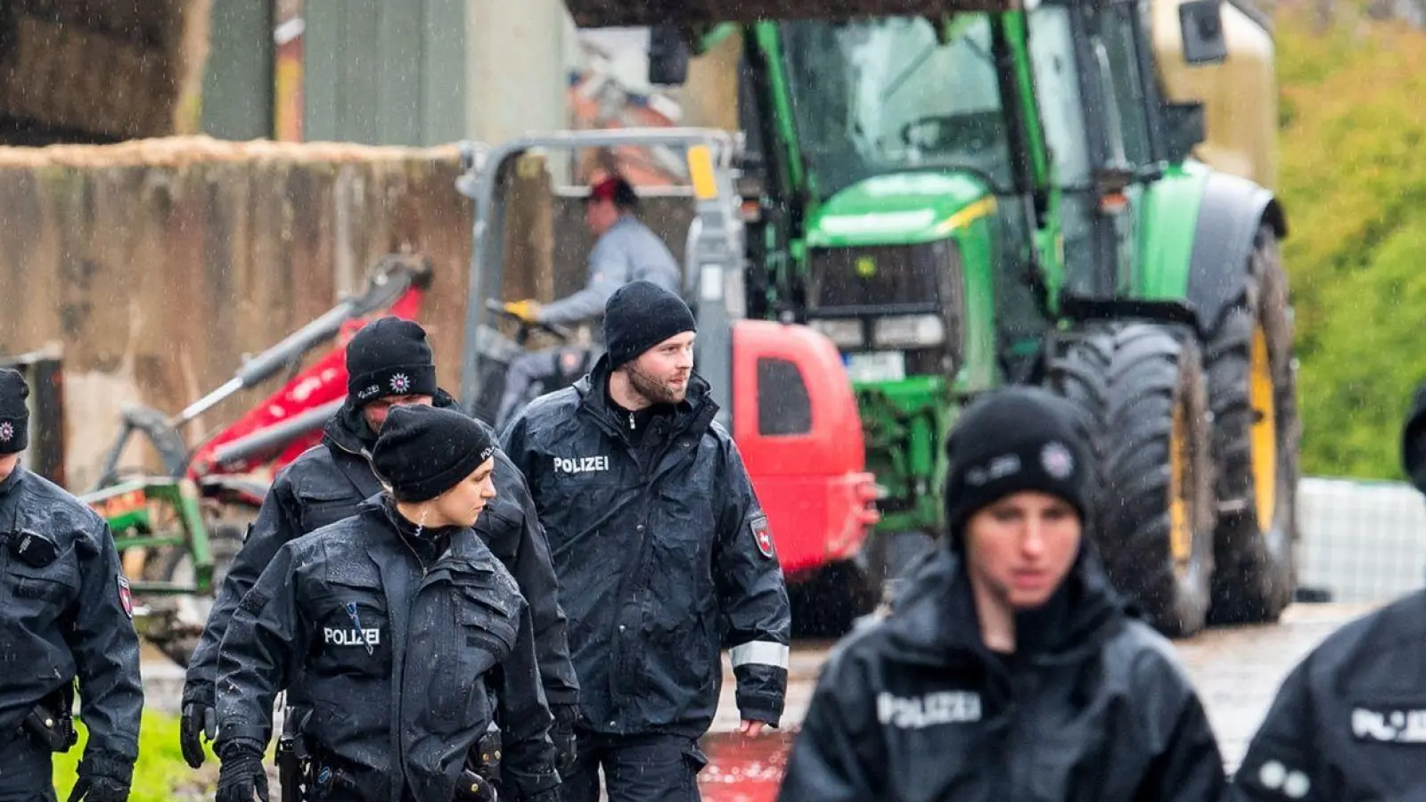 Der sechs Jahre alte Arian aus Elm im Landkreis Rotenburg (Wümme) bleibt auch nach einer Woche Suche weiterhin vermisst. (Foto: Daniel Bockwoldt/dpa)