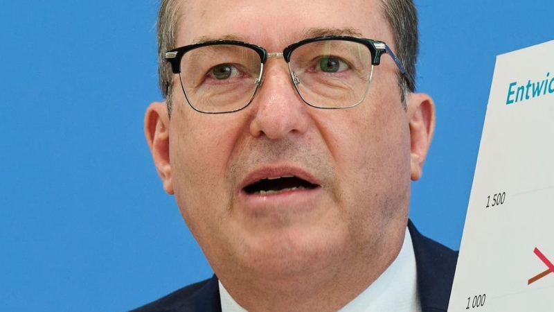 Die meisten politisch motivierten Gewalttaten werden von Rechten verübt, wie die Statistik zeigt. (Foto: Annette Riedl/dpa)