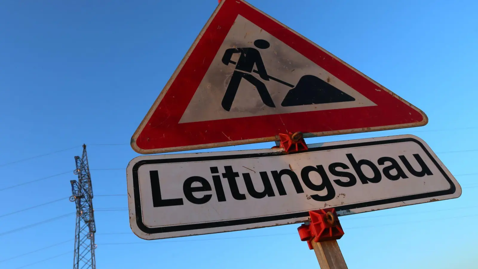 In Bayern befürchtet die Politik, dass der Ausbau Erneuerbarer Energien durch die Pläne von Bundeswirtschaftsministerin Katherina Reiche (CDU) zum Erliegen kommen könnte (Archivbild)  (Foto: Karl-Josef Hildenbrand/dpa)