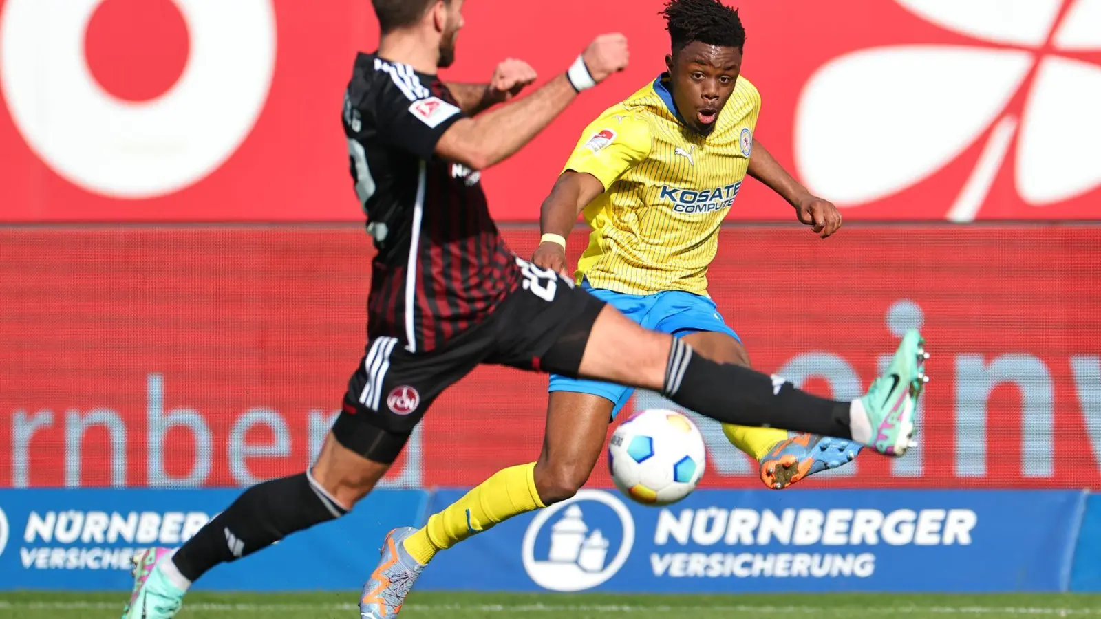 Von Eintracht Braunschweig zu 1860 München: Abwehrspieler Anderson Lucoqui (r). (Foto: Daniel Karmann/dpa)