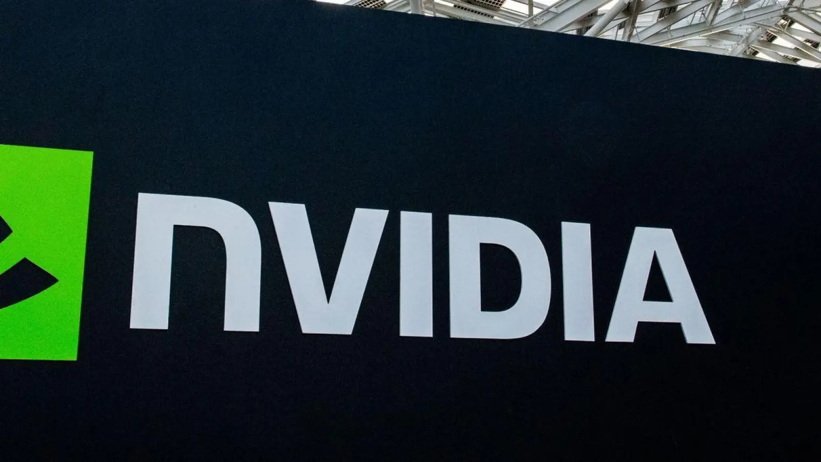 Der Quartalsgewinn von Nvidia legte im Jahresvergleich von gut 2 auf knapp 14,9 Milliarden Dollar zu. (Foto: Andrej Sokolow/dpa)