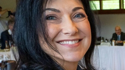 Katherina Reiche (CDU) setzt auf zusätzliche Gaskraftwerke zur Senkung der Energiekosten in Deutschland. Ein „Südbonus“ soll dabei den Fokus auf Süddeutschland setzen. (Foto: Peter Kneffel/dpa)