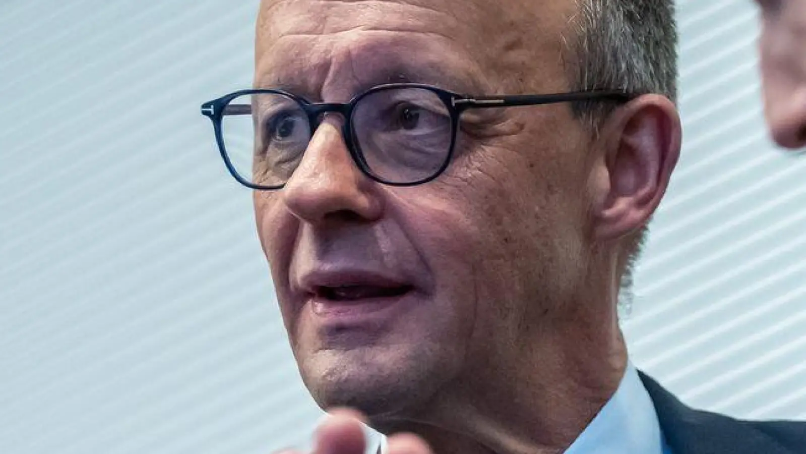 Bringen diese Drei - Unions-Fraktionschef Jens Spahn, Kanzler Friedrich Merz (beide CDU) und CSU-Landesgruppenchef Alexander Hoffmann, das Rentenpaket am Freitag über die Bühne? (Foto: Michael Kappeler/dpa)