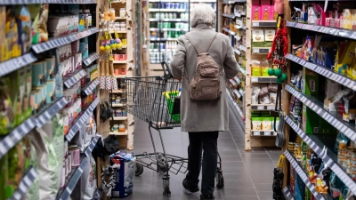 Bei 67 Produkten haben Verbraucherschützer im Jahr 2024 versteckten Preiserhöhungen festgestellt. (Symbolbild) (Foto: Sven Hoppe/dpa)