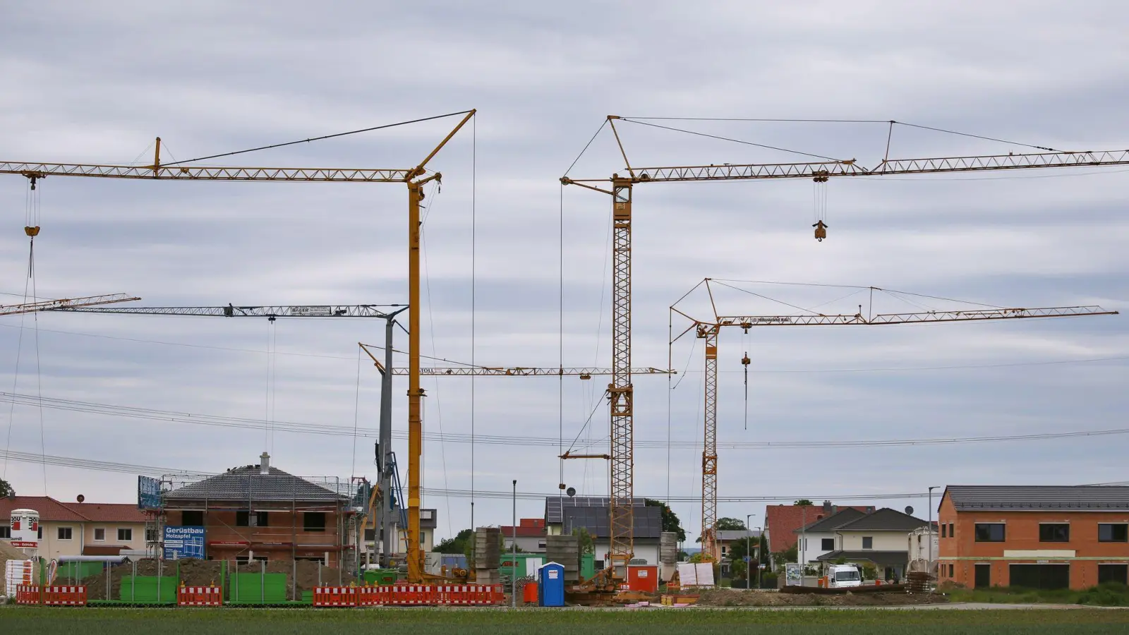 Der Wohnungsbau in Bayern ist in einer anhaltenden Flaute gefangen.  (Foto: Karl-Josef Hildenbrand/dpa)