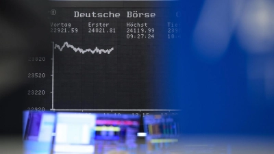 Weil es bei der gesetzlichen Rente eng wird, sollen die Menschen selbst über die Börse fürs Alter vorsorgen. (Symbolbild) (Foto: Hannes P. Albert/dpa)