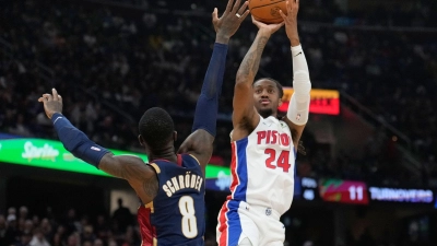 Dennis Schröder (8) blieb gegen Detroit diesmal ohne eigene Punkte. (Foto: Sue Ogrocki/AP/dpa)